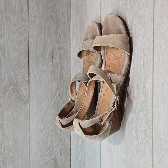 Sofft Women Suede Ankle Strap Wedge Sandals shoes sz 10M - Picture 2 of 9